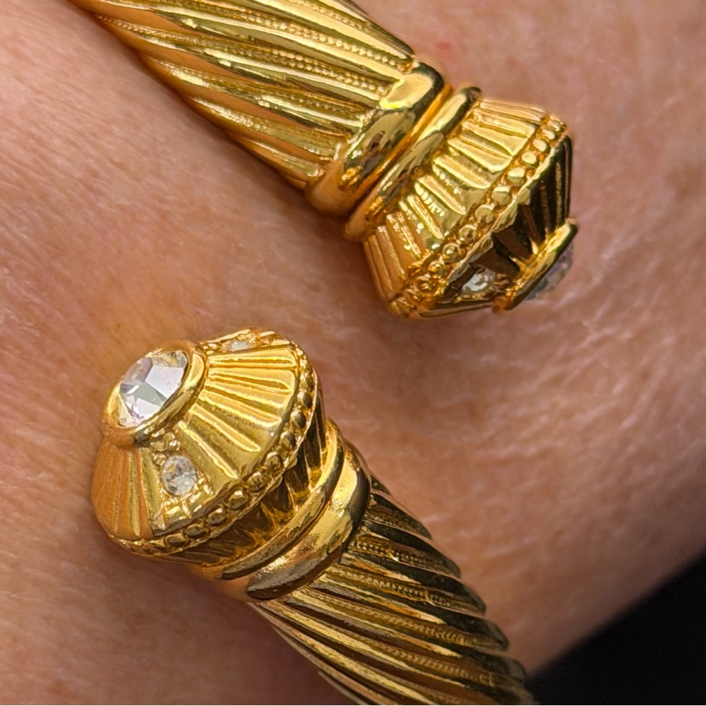 Vintage Joan Rivers 1990’s Hinged Bypass Gold Bracelet with Changeable Tips. - Picture 4 of 15